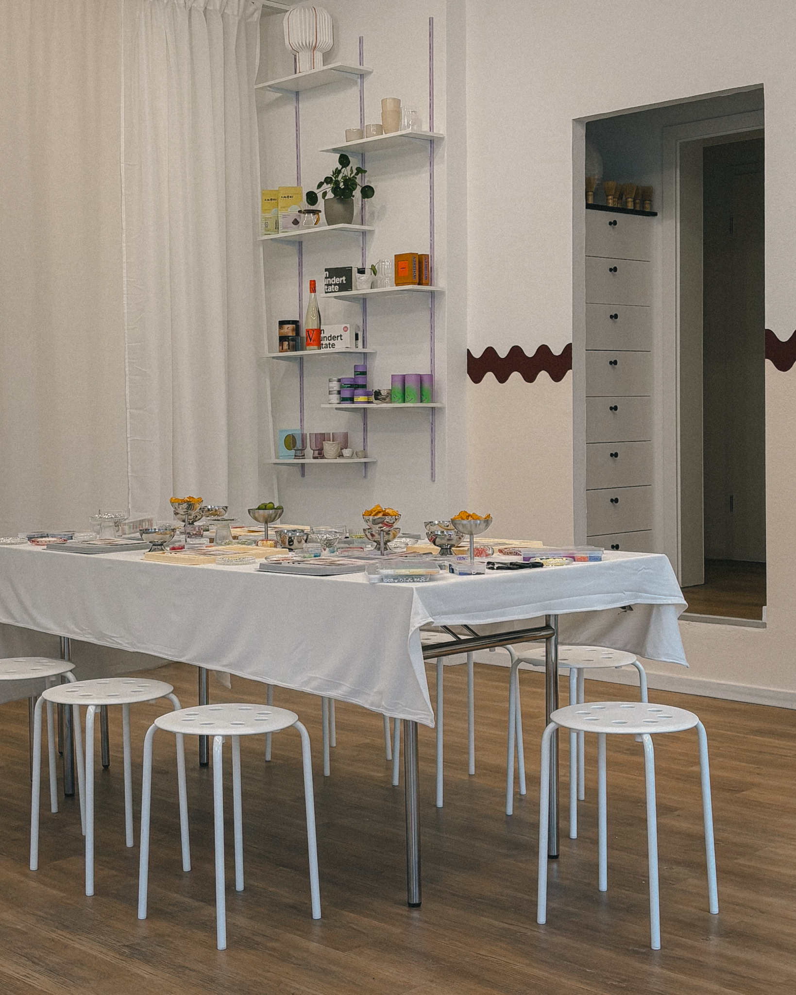 kavé Atelier Eventlocation, Tisch mit Workshop hergerichtet